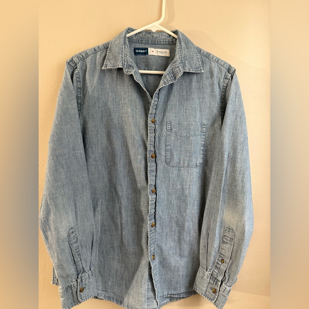 Old Navy Chambray Button Down Shirt | Medium | 100% Cotton Everyday Shirt